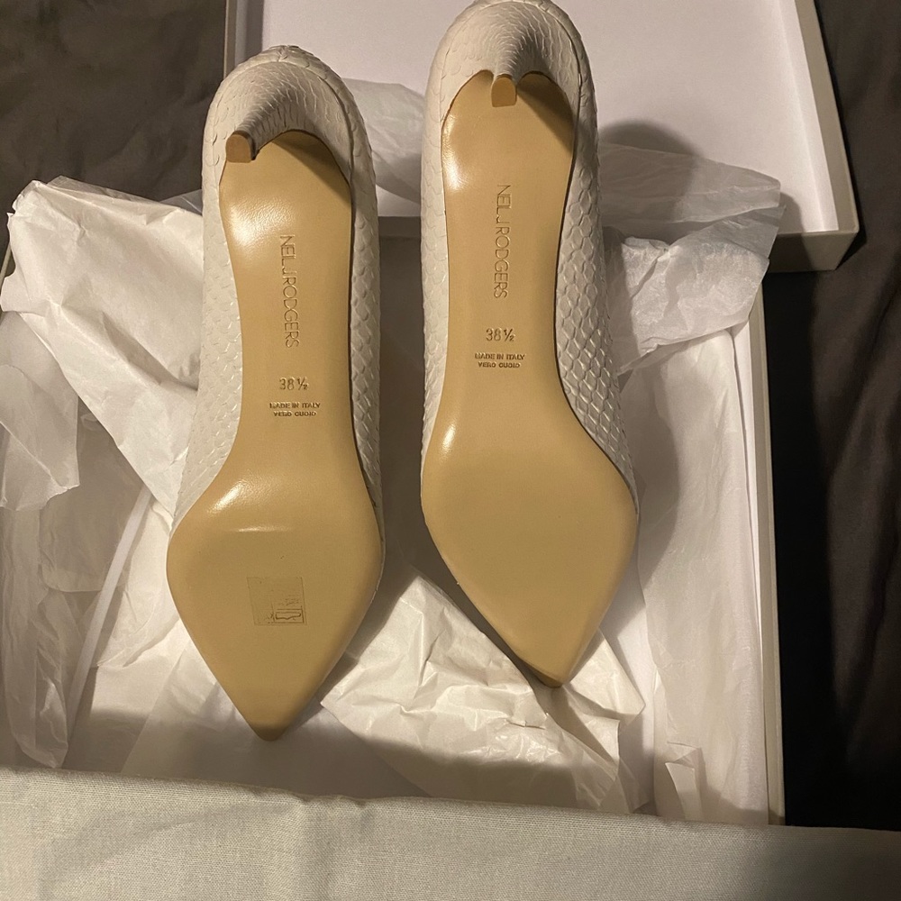 Neil Rodgers 38.5 BRAND NEW white textured heels